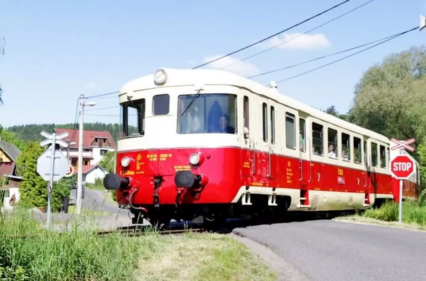 Historický motorák na Kyselské slavnosti