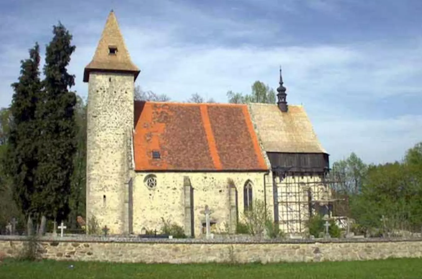 Kostel sv. Linharta v Lidéřovicích