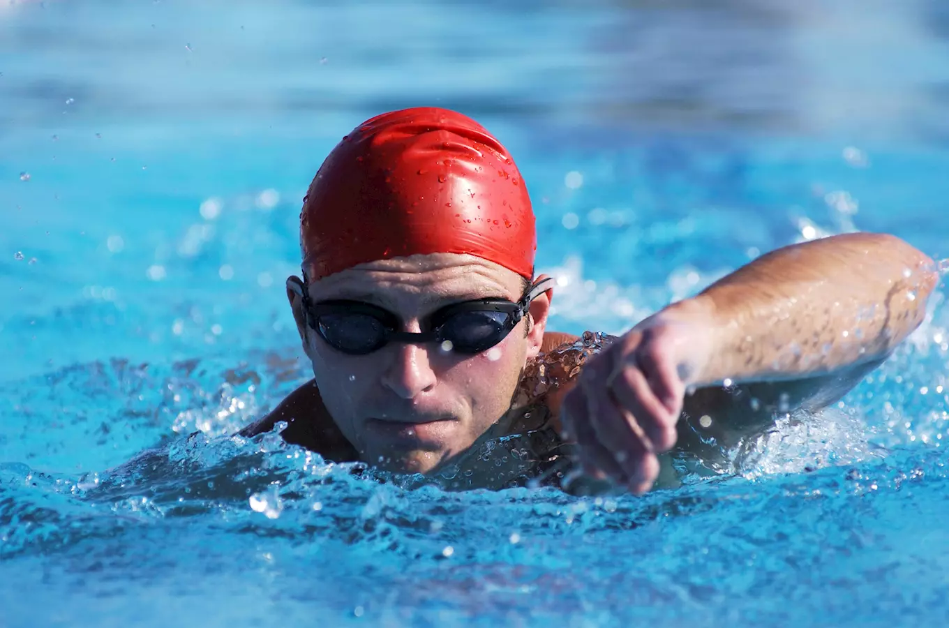 Plavecký bazén v Podolí podporí nevidomého plavce