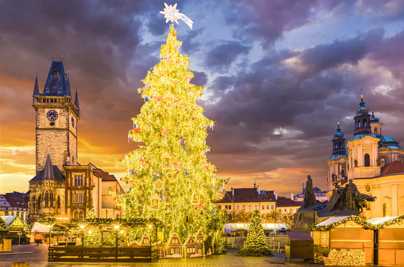 Na Staroměstském náměstí v Praze se v sobotu rozsvítí vánoční strom