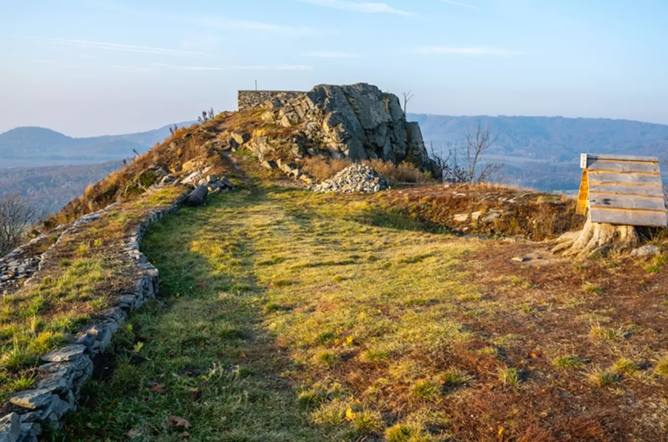 Hrad Kalich nad obcí Třebušín