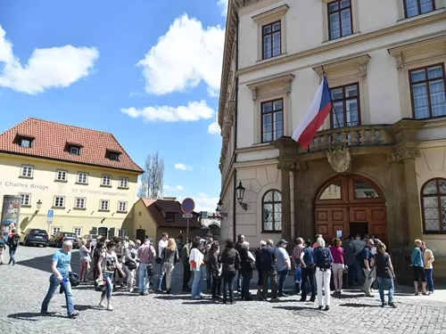 Úřad vlády veřejnosti postupně otevře Hrzánský a Lichtenštejnský palác