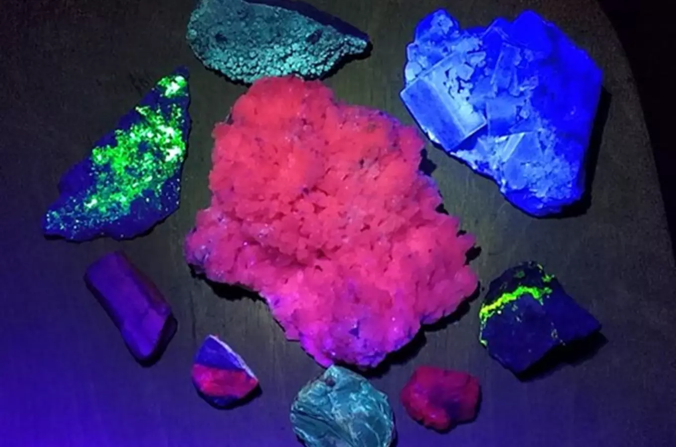 UV minerály