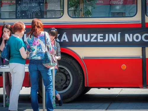 Informační autobus na náměstí Svobody