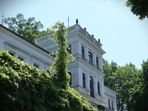 Krok za krokem Starými Malešicemi s návštěvou botanické zahrady