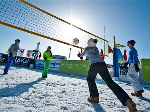 Nenechte si ujít volejbal na sněhu – Cev Snow Volleyball ve Špindlerově Mlýně