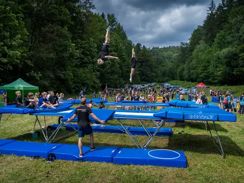 Ukázka skokanů na trampolíně z oddílu Trampolíny Liberec