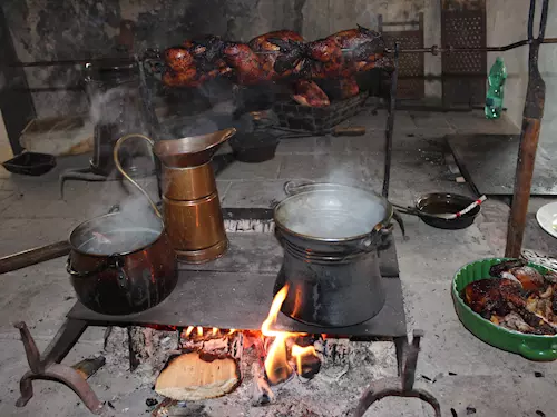 Oživlá černá kuchyně na zámku Lemberk aneb Jak se vařilo v době baroka