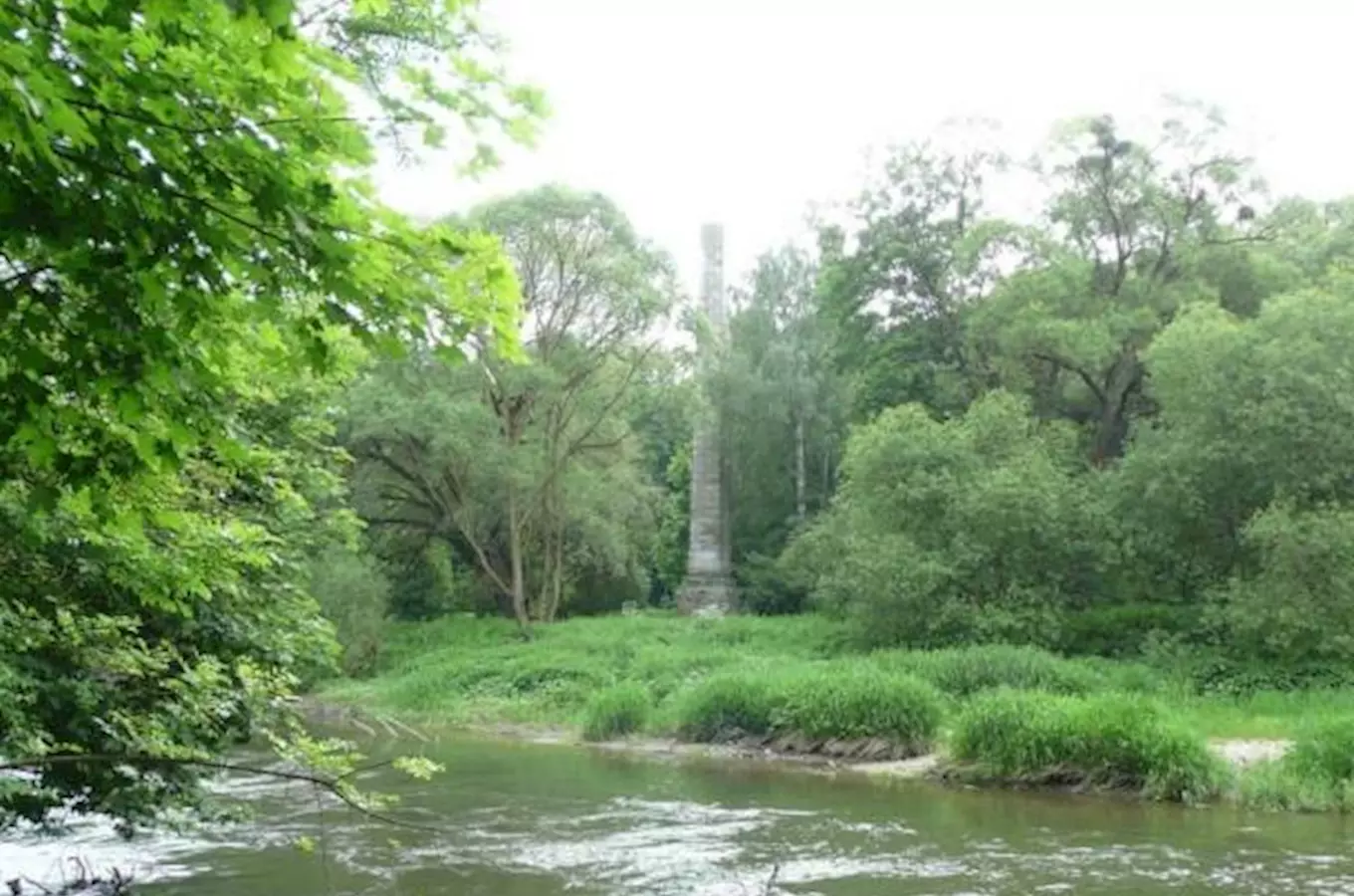Empírový obelisk Komín u Litovle 