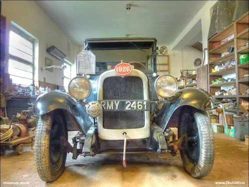 Chevrolet z roku 1926. Mohli jste ho videt ve filmu Smrt krásných srncu.