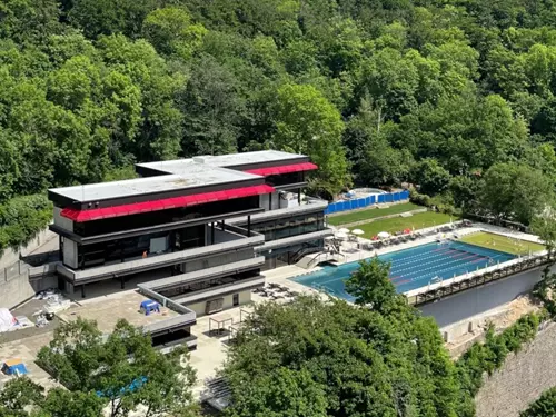Střešní bazény hotelu Thermal v Karlových Varech