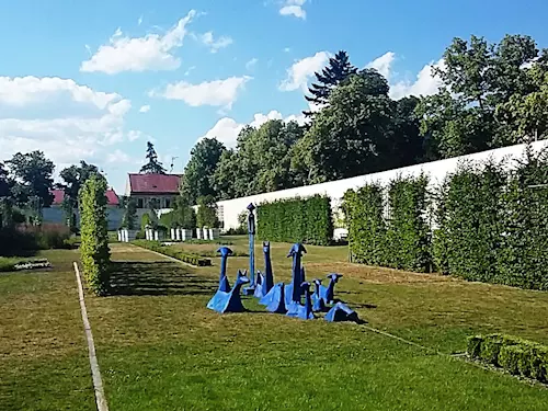 Výstava sochy v zahradě v Květné a Podzámecké zahradě v Kroměříži