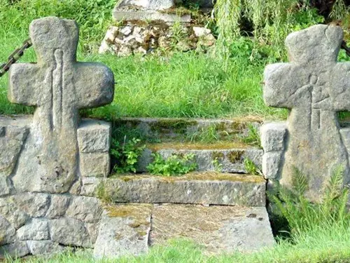 O kamenných (smírčích) křížích na Ústecku a Děčínsku
