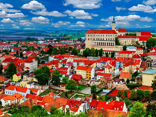 Víno, hrady a zámky: nejen jižní Morava láká na snoubení památek a vína