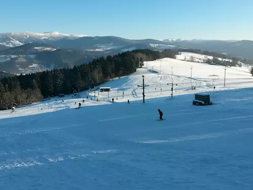 Upravené sjezdovky také lákají do skiareálu Šachty 