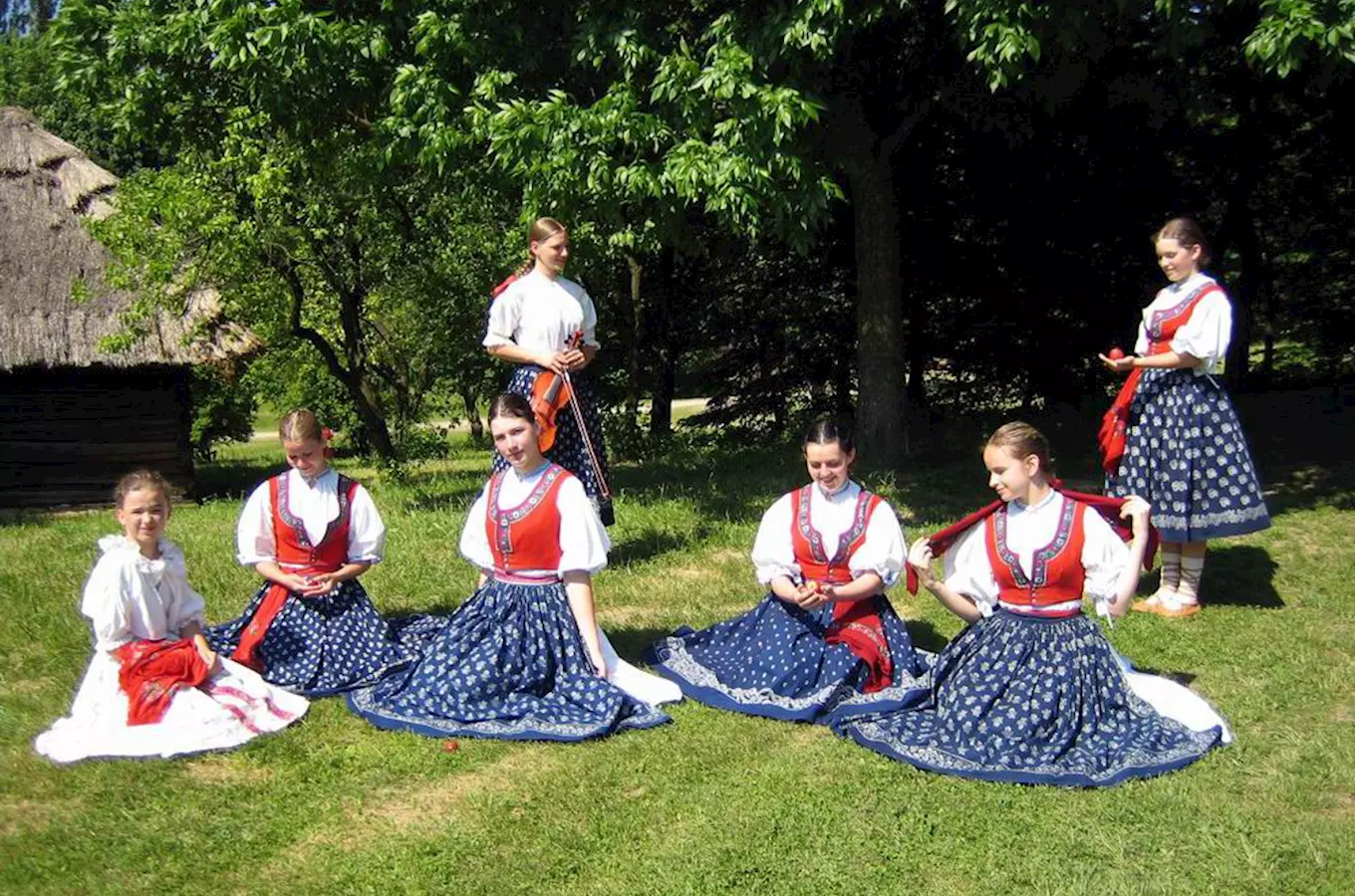 Mezinárodní festival dětských folklórních souborů Písní a tancem