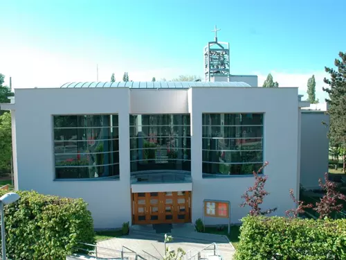 Kostel sv. Terezie od Dítěte Ježíše v Kobylisích