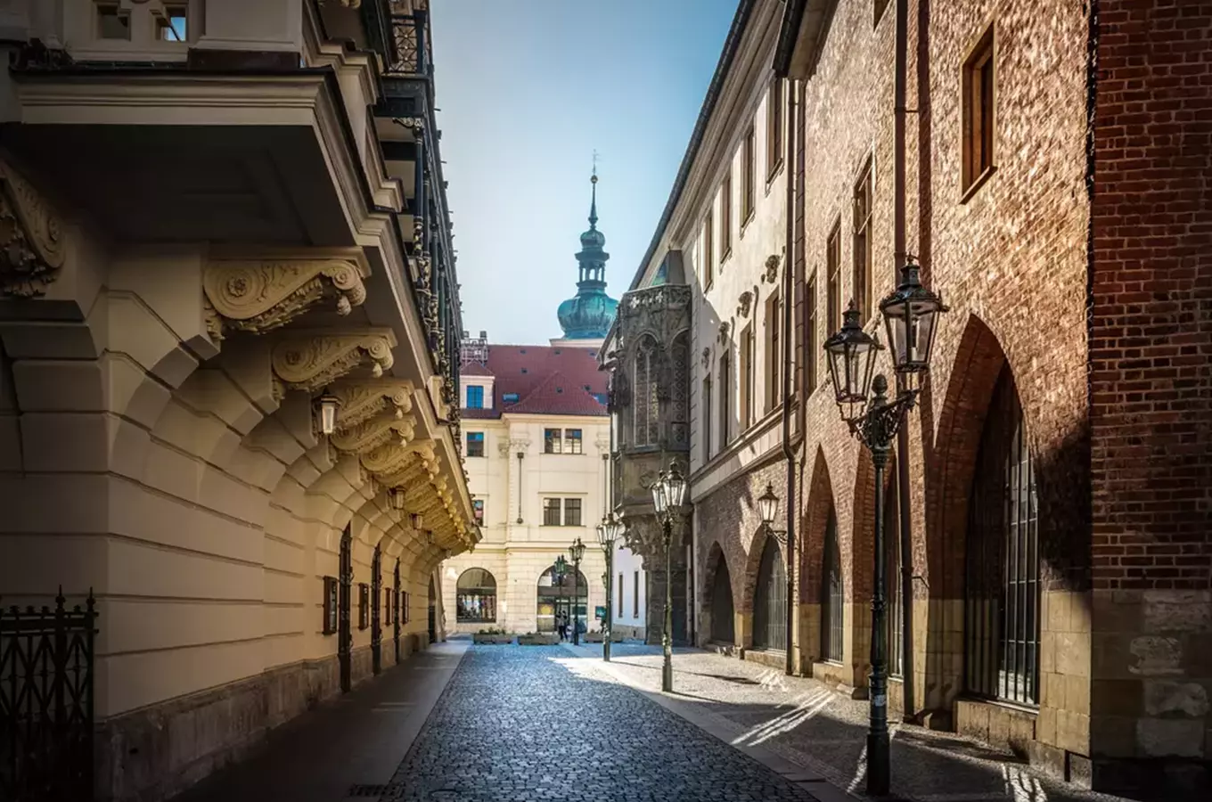 Po stopách šlechtických rodů: pražské paláce rodu Nosticů a Stavovské divadlo