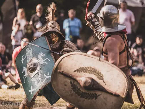 Dny živé archeologie v Archeoparku Všestary 2025