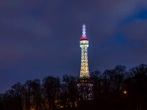 Kdy a jak vrch Petřín k Petřínské rozhledně přišel?