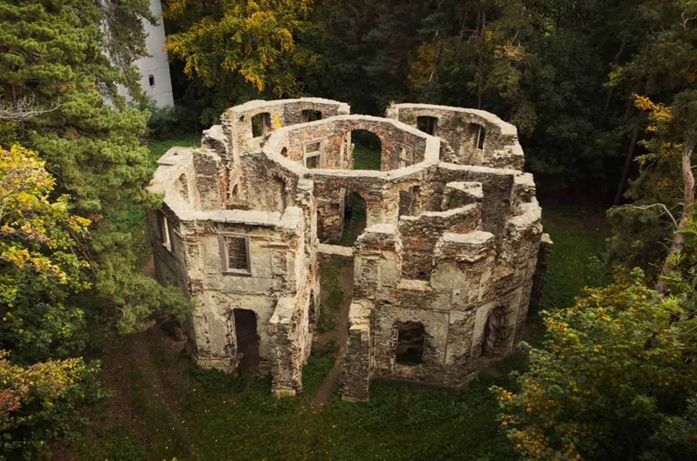 Zřícenina letohrádku Belveder v Suchdole u Kutné Hory