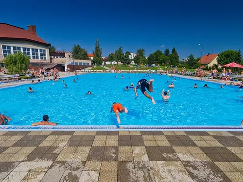 Krytý bazén a letní koupaliště v Dobrušce