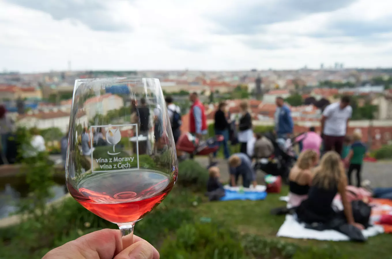 Oslavte svátek patrona české země na Svatováclavském vinobraní přímo na nejstarší české vinici