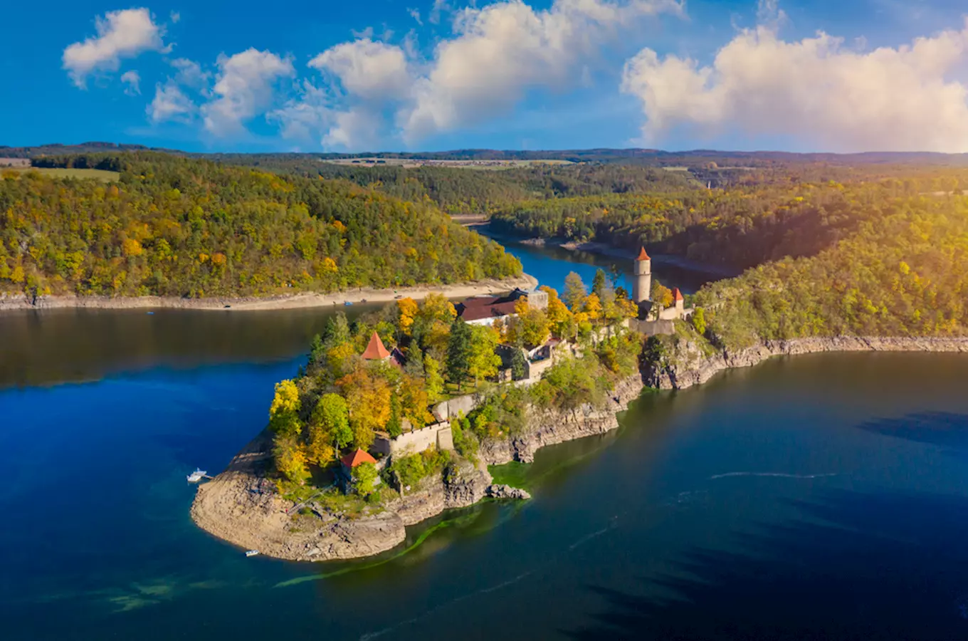 Z Písku na královský hrad Zvíkov: po souši i po vodě