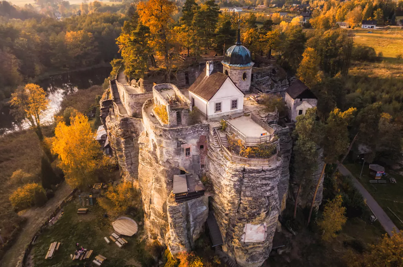 Skalní hrad a poustevna Sloup, Kudy z nudy