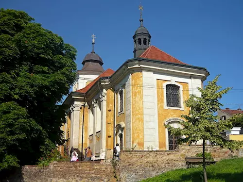 Kostel Nanebevzetí Panny Marie v Úněticích