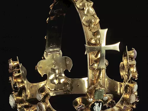 Koruna rímského krále Karla IV., Praha, pred rokem 1349, zlacené stríbro, kameje, antické gemy a drahé kameny, Cáchy, Dómské muzeum Cáchy