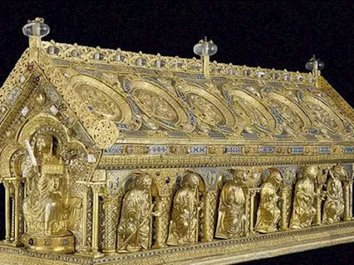 2.	Výstava Hrady a zámky objevované a opevované nabídne k zhlédnutí i relikviár svatého Maura