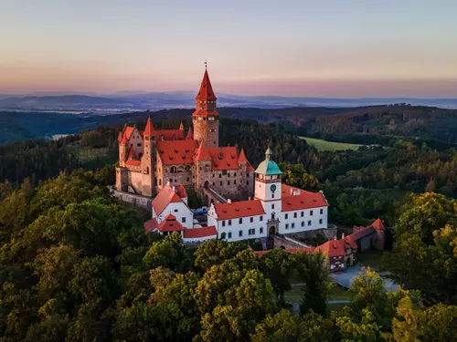 Romantický hrad Bouzov – hradní skvost střední Moravy