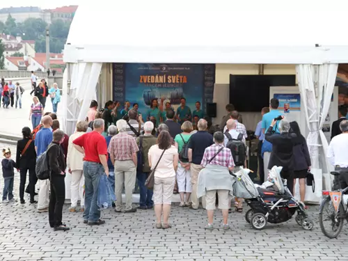Zvedání světa srdcem jednoty - unikátní expo