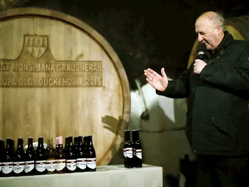 Arcibiskupské zámecké víno Kroměříž – výrobce mešního vína již více než 750 let