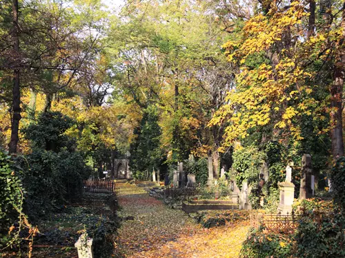 Dušičky – dušičkové výlety, zajímavé hřbitovy, zvláštní pomníky a funerální stezky