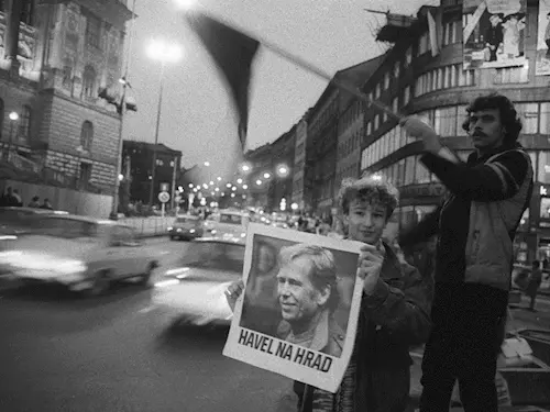 Havel na Hrad! Rok 89 ve fotografii ve Veletržním paláci