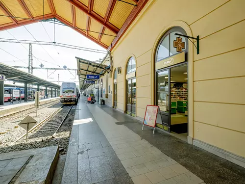 Nově zrekonstruované prostory na Masarykově nádraží vyplnily obchůdky, lékárny, nebo třeba restaurace