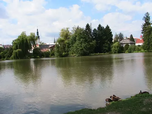 Litovelská radnicní vež je se svými dvaasedmdesáti metry nejvyšší veží stojící na rece Morave