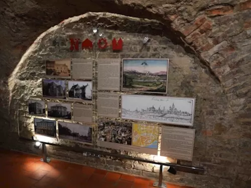 Historické sklepy pod radnicí s expozicí v Nymburku 