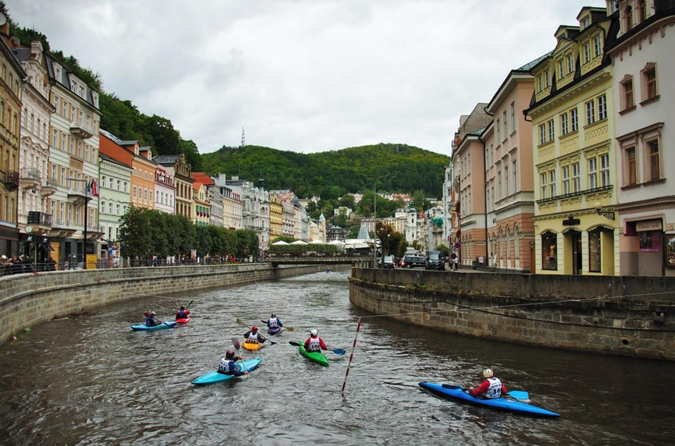 Co protéká Karlovy Vary?