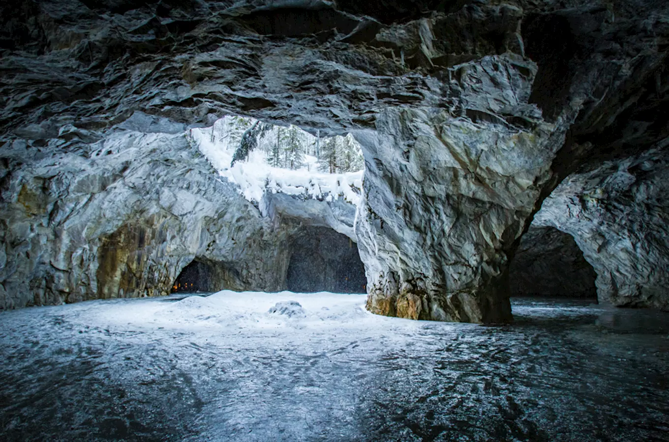 Netradičně otevřeno i v zimě má řada jeskyní 