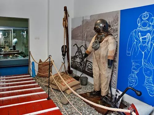 Oblastní muzeum v Děčíně – expozice lodní dopravy na Labi a gotického umění