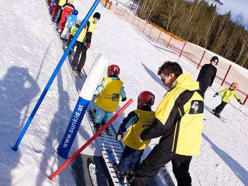 10 pravidel chování na sjezdovce Mezinárodní federace lyžaru FIS