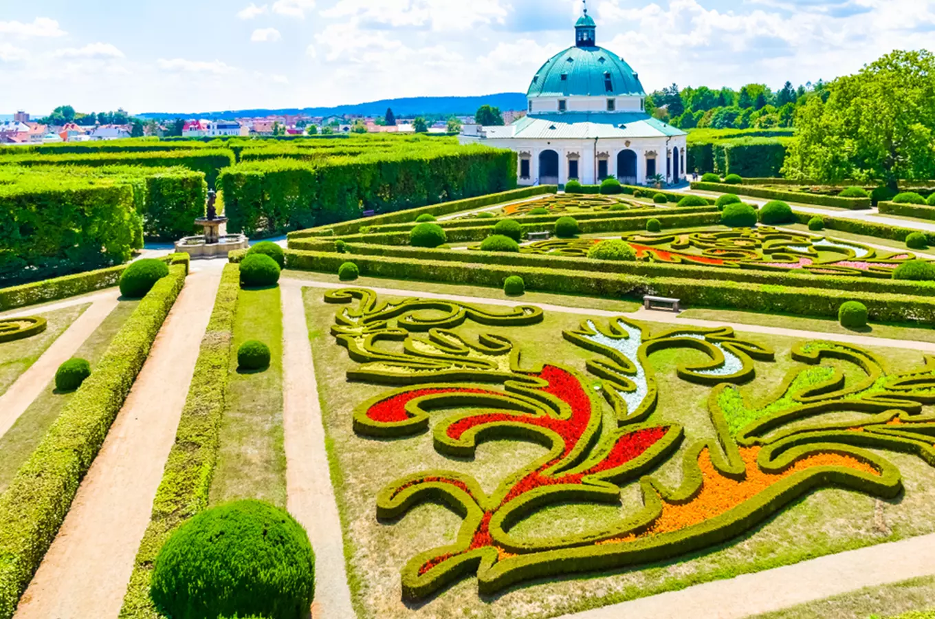 Květná zahrada v Kroměříži láká své návštěvníky tisíci květy