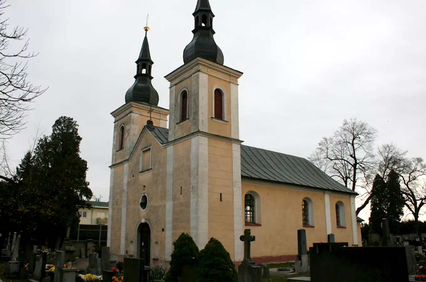 Hřbitovní kostel Navštívení Panny Marie v Přelouči 
