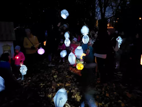 Uspáváme broučky – lampionový průvod Faunaparkem pro nejmenší