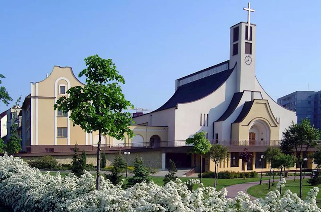 Moderní kostel sv. Vojtěch v Otrokovicích