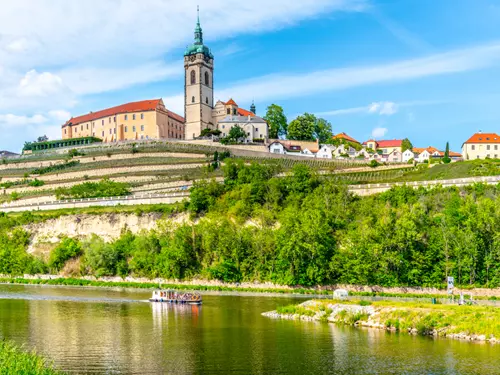 Dovolená na vodě ve středních Čechách: vodácká romantika, kolesový parník nebo kajutová loď