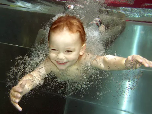 Plaváčci – plavání kojenců, batolat a dětí
